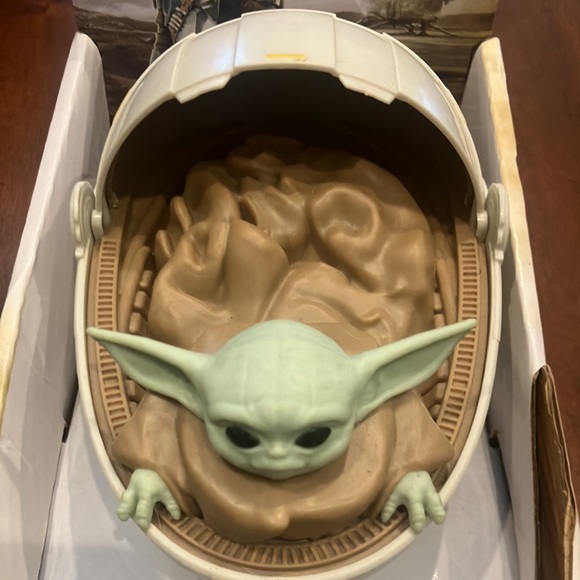 Mandalorian the child age is 8+ - Picture 2 of 3